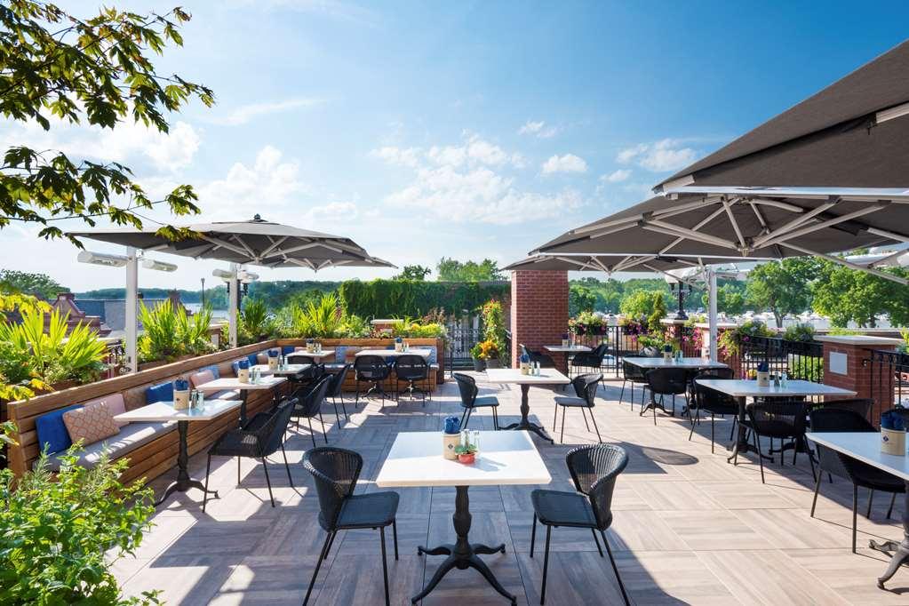St James Hotel Ред Уинг Ресторант снимка