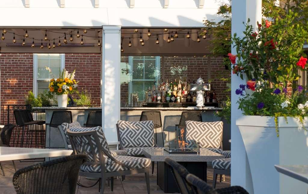 St James Hotel Ред Уинг Ресторант снимка