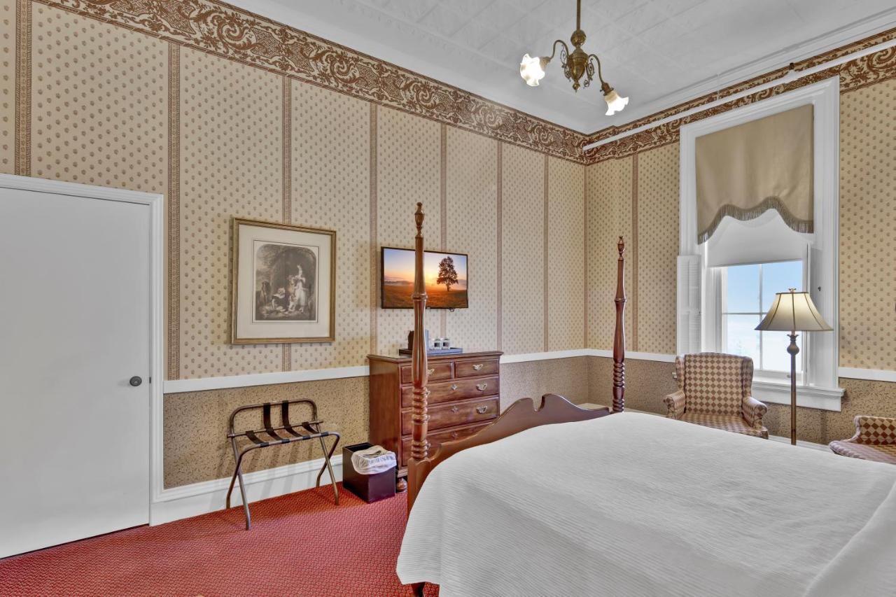 St James Hotel Ред Уинг Екстериор снимка