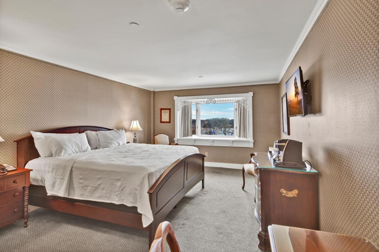 St James Hotel Ред Уинг Екстериор снимка
