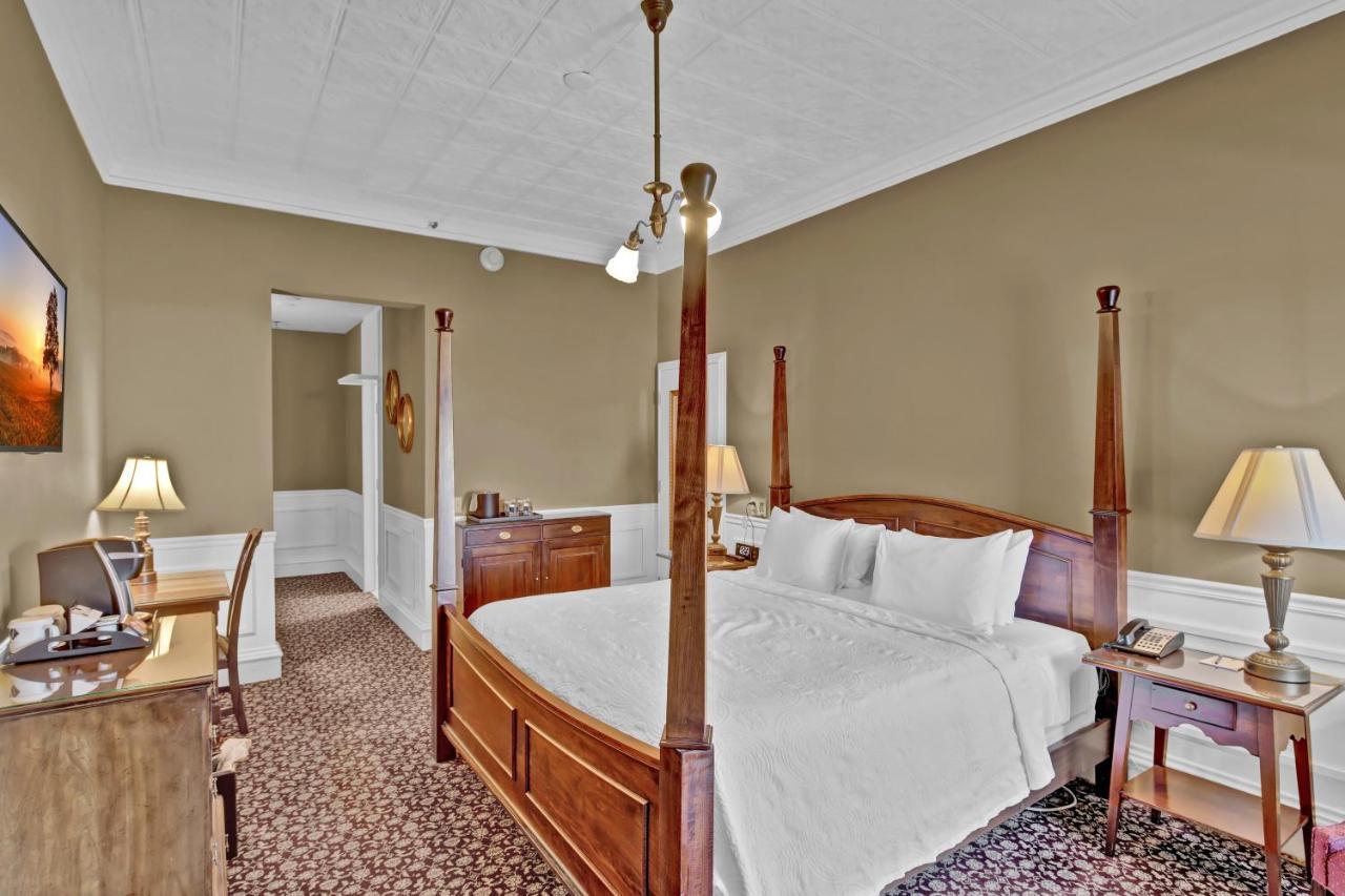 St James Hotel Ред Уинг Екстериор снимка