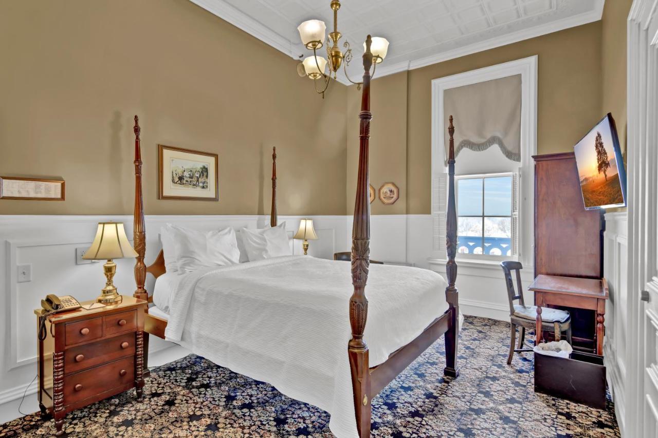 St James Hotel Ред Уинг Екстериор снимка