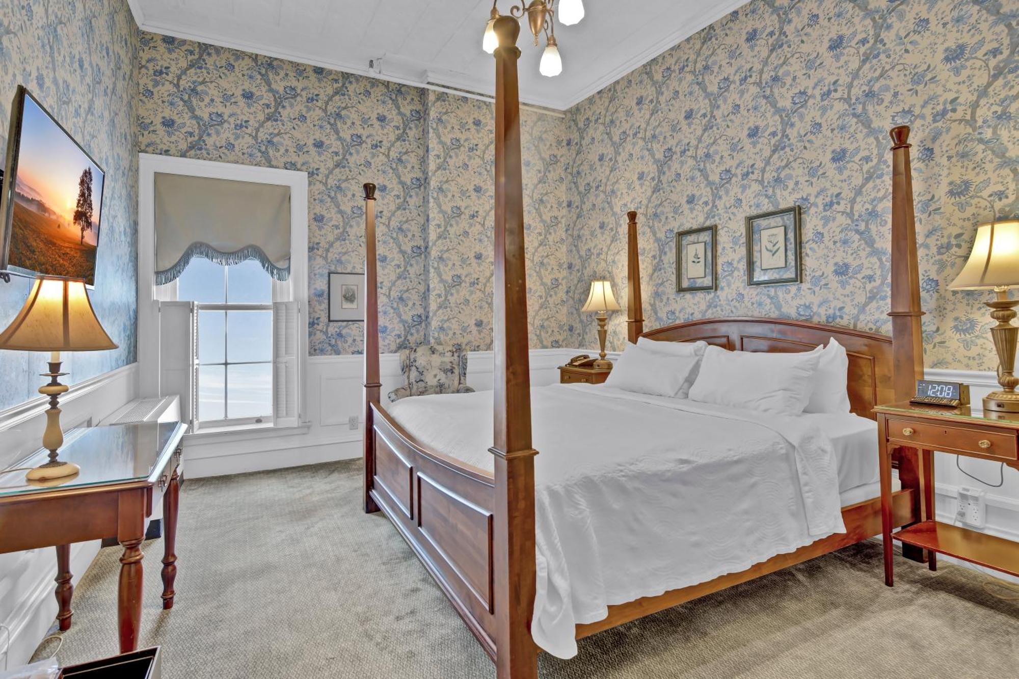 St James Hotel Ред Уинг Екстериор снимка