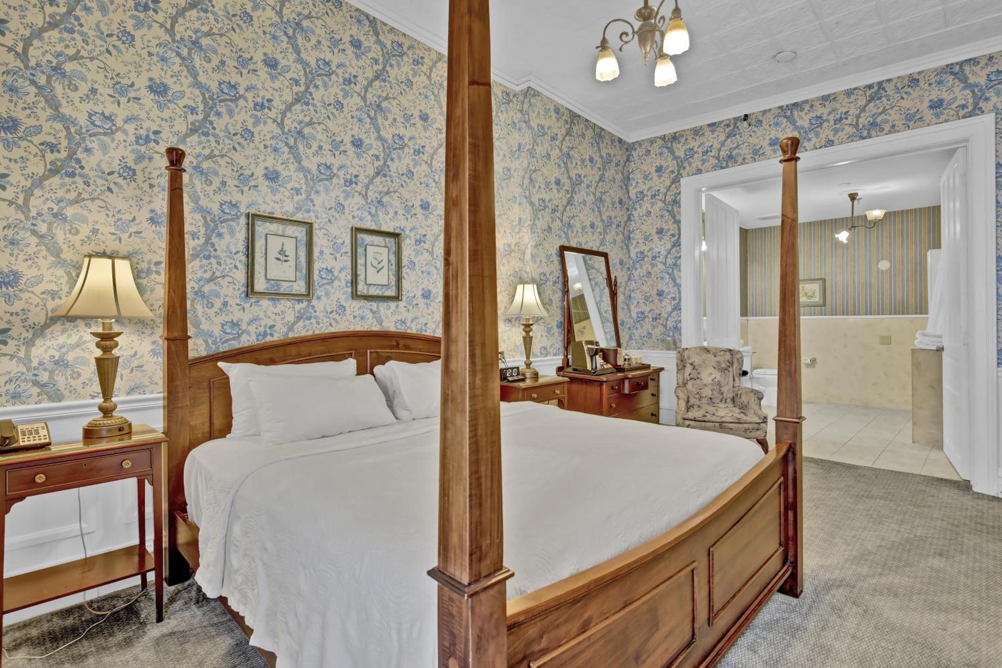 St James Hotel Ред Уинг Екстериор снимка