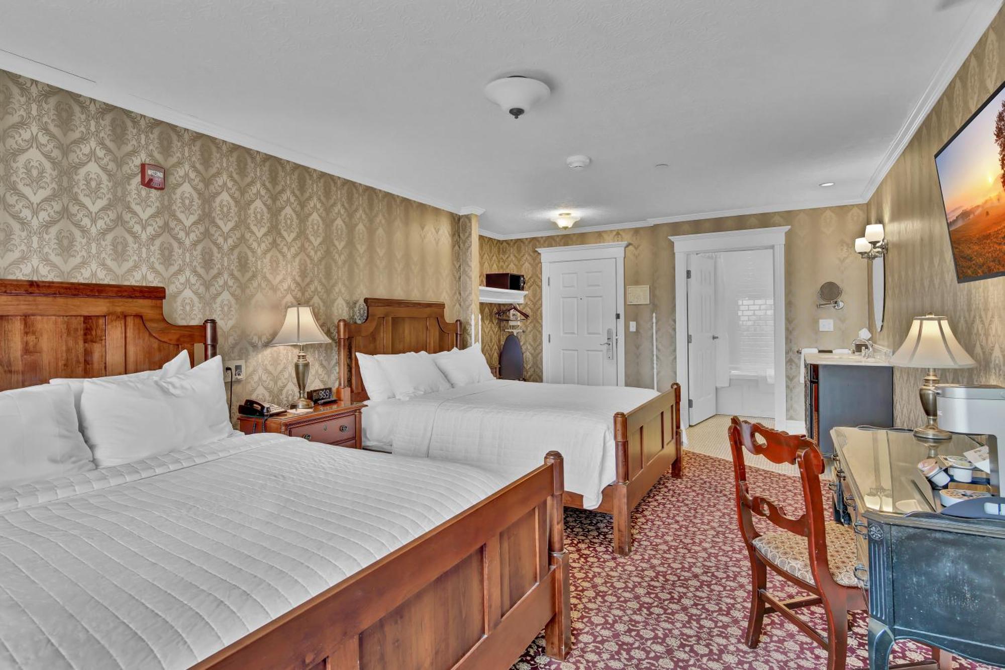 St James Hotel Ред Уинг Екстериор снимка