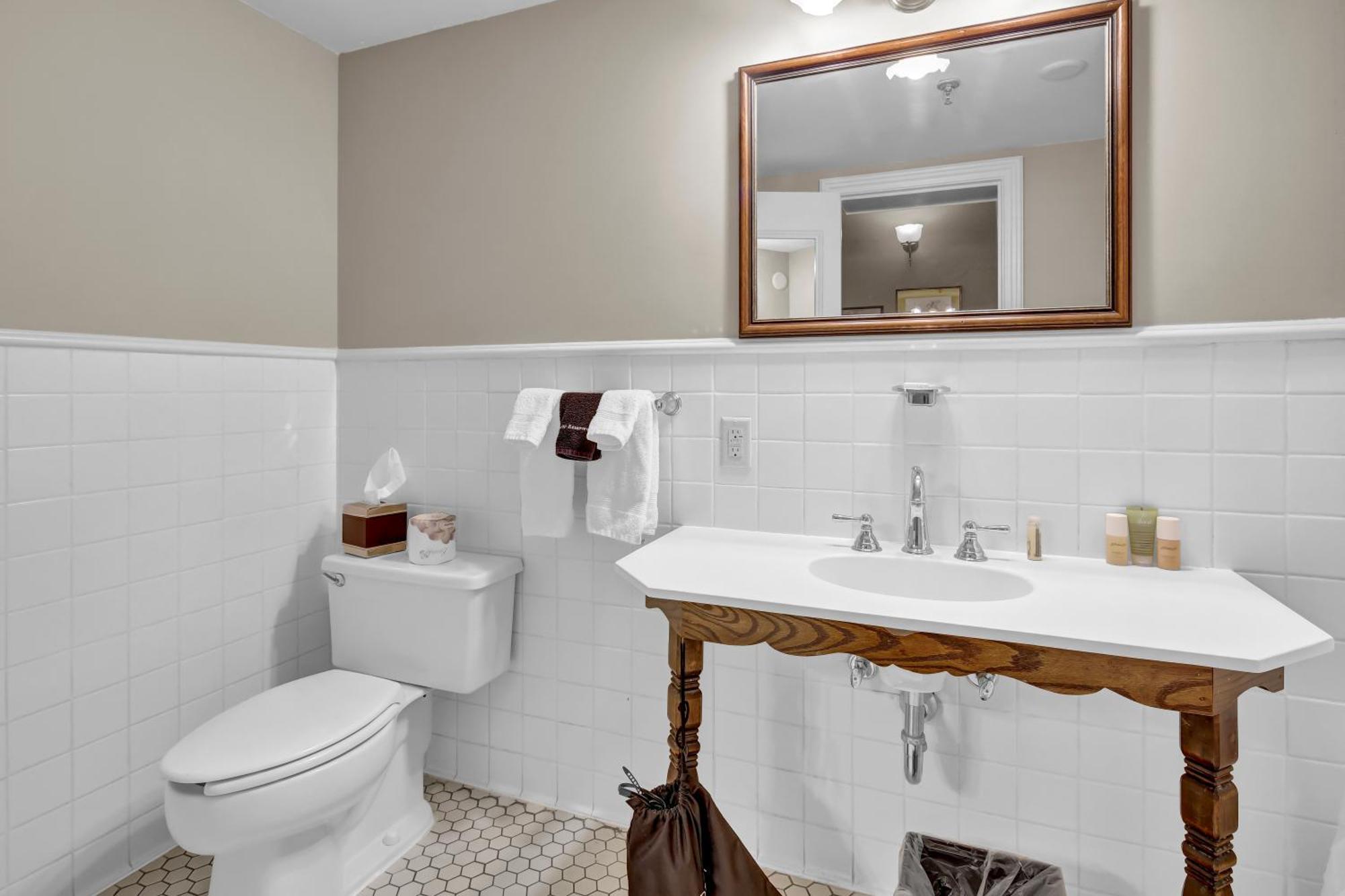 St James Hotel Ред Уинг Екстериор снимка
