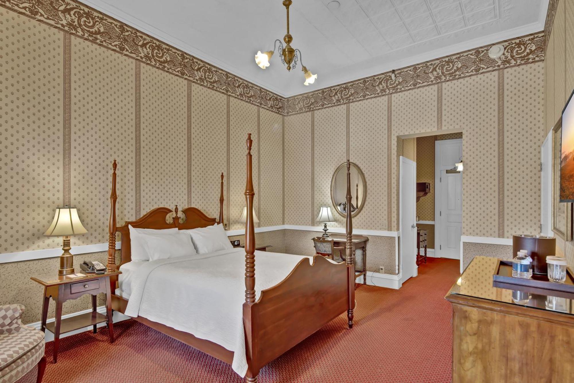 St James Hotel Ред Уинг Екстериор снимка