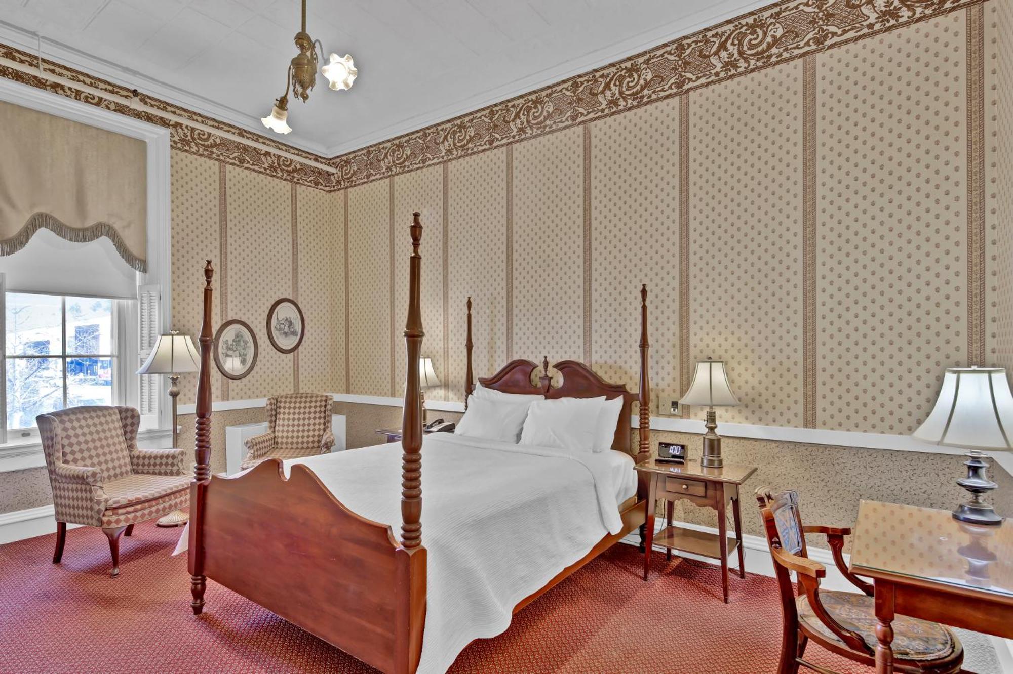 St James Hotel Ред Уинг Екстериор снимка