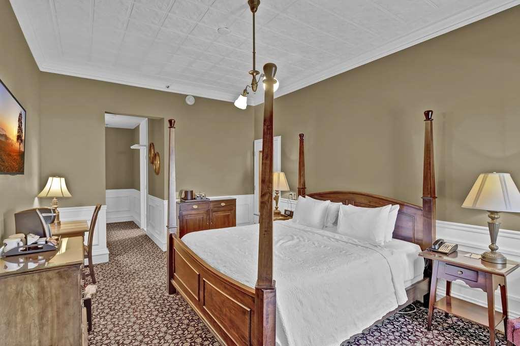 St James Hotel Ред Уинг Стая снимка